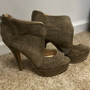JustFab size 8 Brown heels